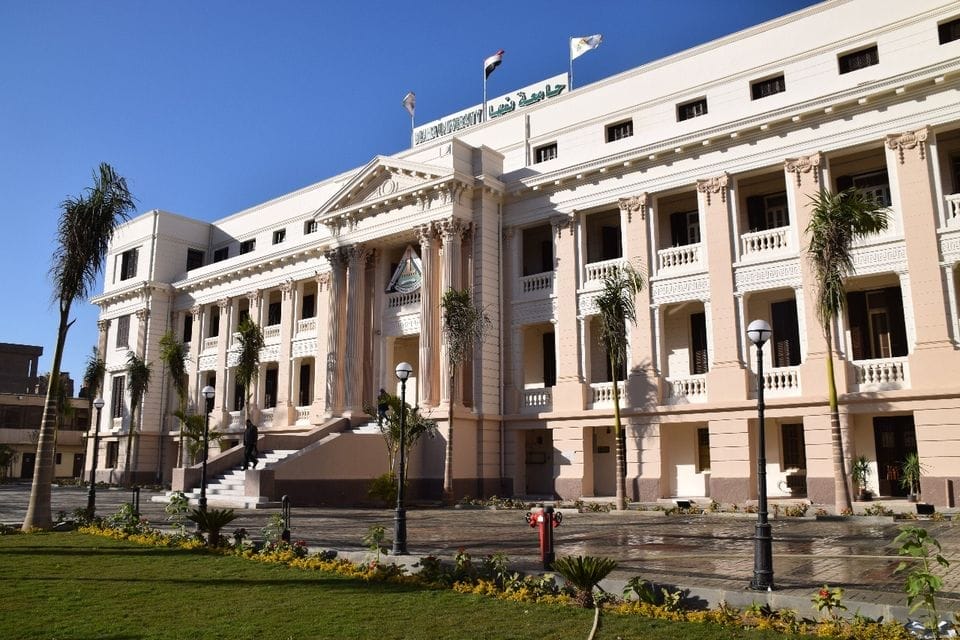 الدراسة-في-جامعة-بنها