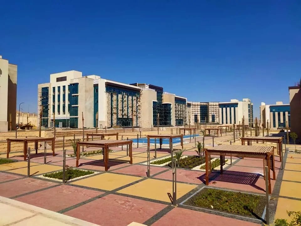 الدراسة-في-جامعة-الجلالة-للوافدين